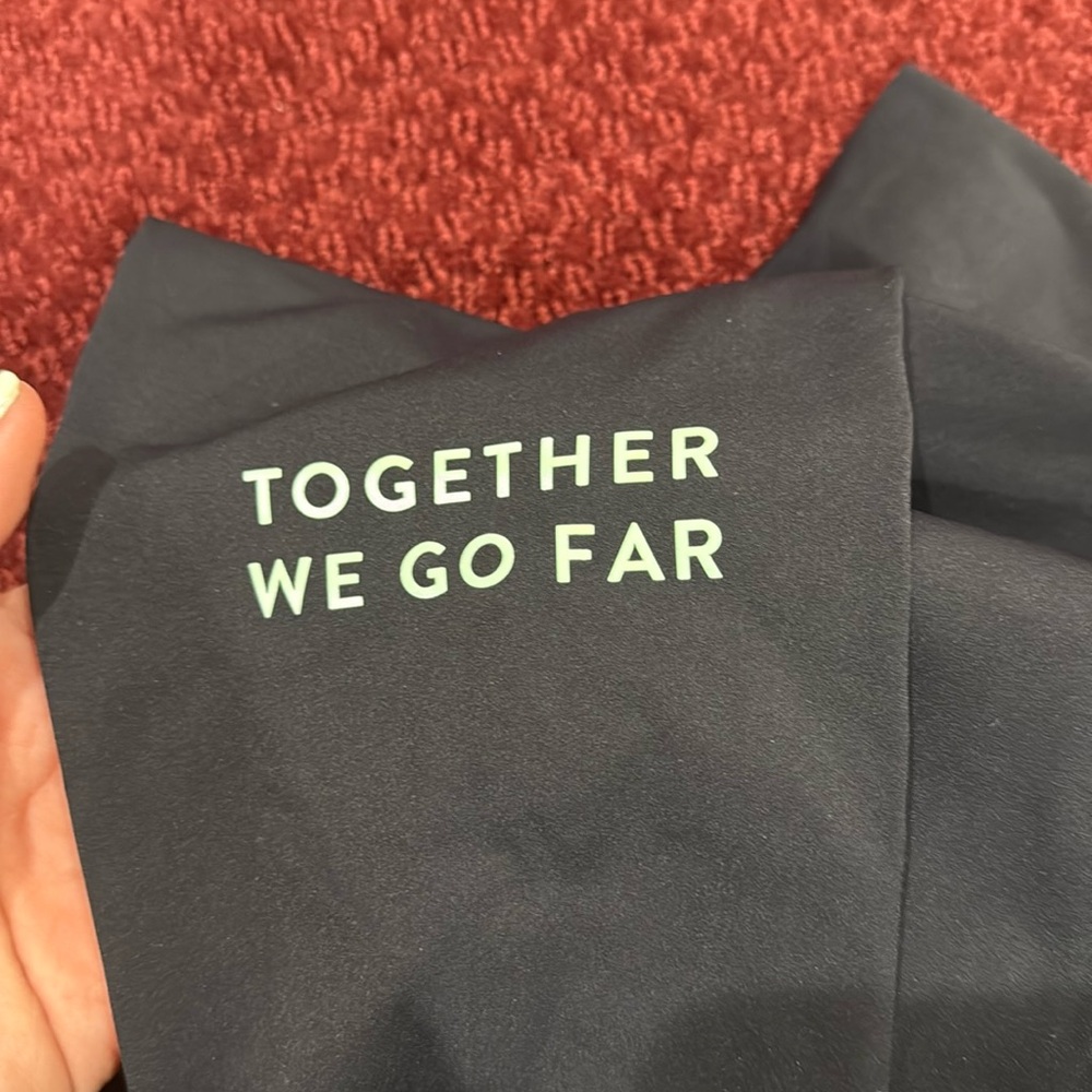 Peloton XL NWT together we go far Leggings With pockets - Picture 9 of 17